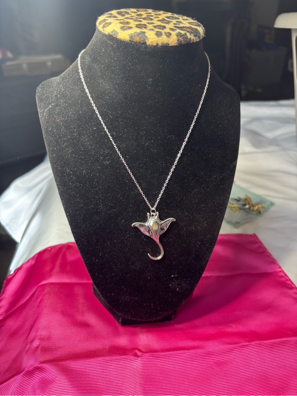 New Silver-tone Pink Abalone Manta Ray Pendant Necklace - Women Jewelry